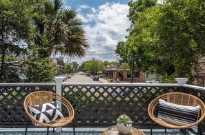 Property grounds - 3BR The Hidden Agenda! A Prime Montrose Location ★★★★★ (Houston)