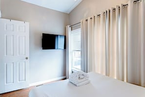 3 habitaciones, caja de seguridad en la habitación y escritorio