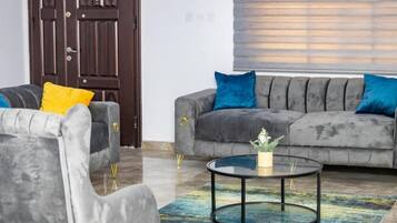 Apartment, 2 Bedrooms, Balcony, Pool View | Living room