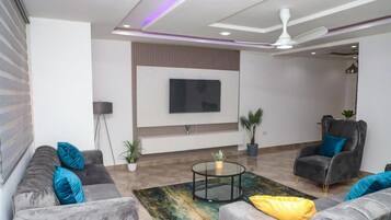 Apartment, 2 Bedrooms, Balcony, Pool View | Living room