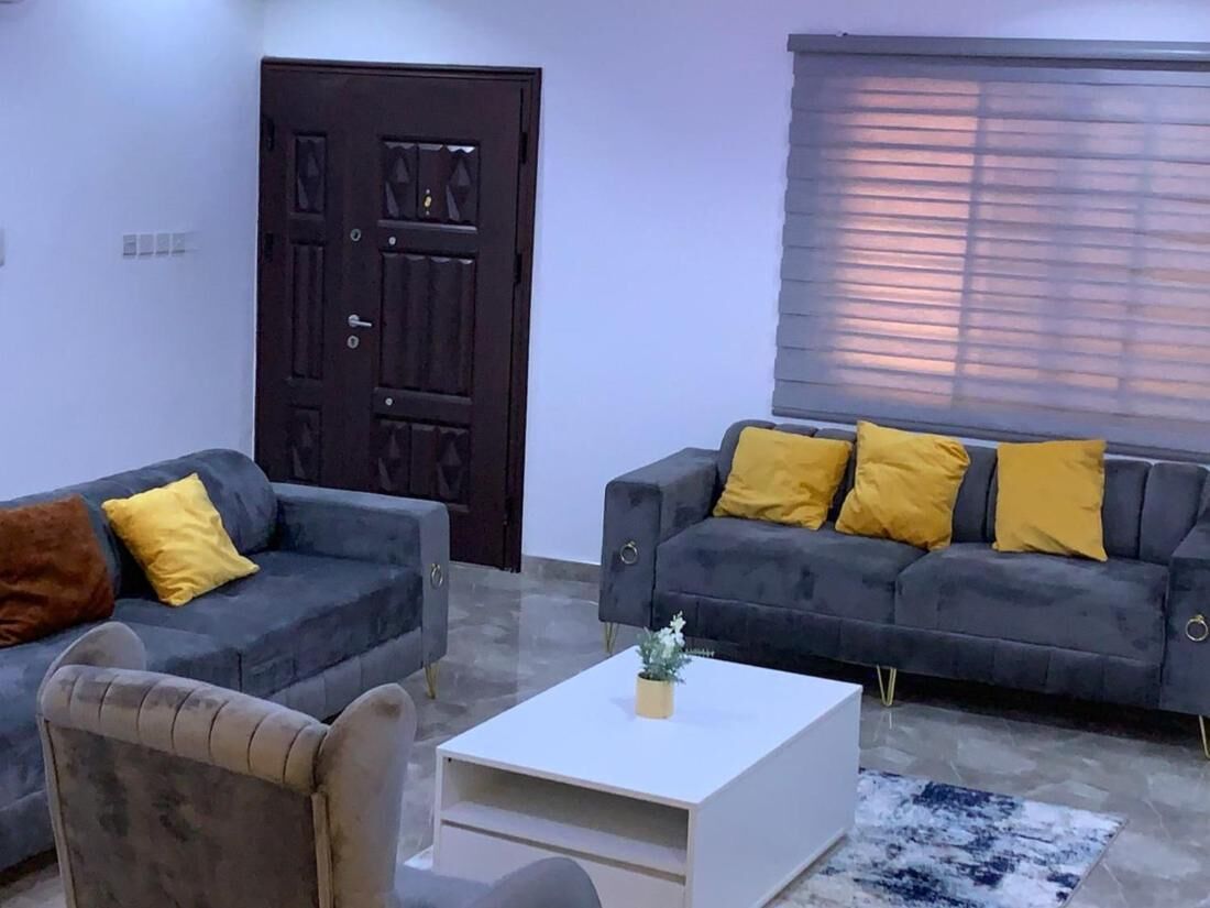 Apartamento, 2 quartos, sacada, vista para a piscina | Sala de estar