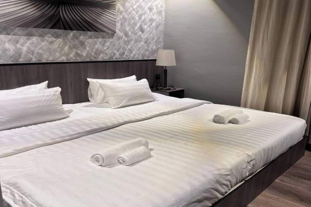 Superior Twin Room, City View | Desk, iron/ironing board, WiFi (free)