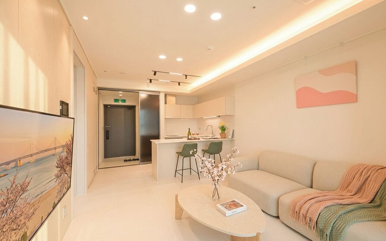 Habitación Club con 2 camas individuales | Zona de estar | Smart TV de 40 pulgadas con canales por cable, suelo radiante