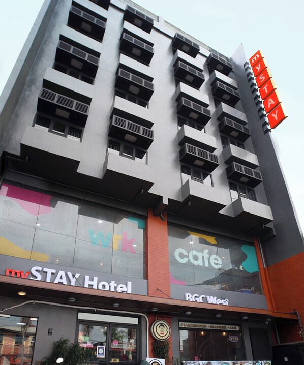Exterior - mySTAY BGC West (Makati)