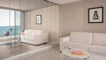 Family Suite, balcony, sea view | Living area