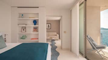 Prestige Suite, 1 king-size bed and 1 sofa bed, balcony, sea view | Minibar, in-room safe, blackout drapes, free cribs/infant beds