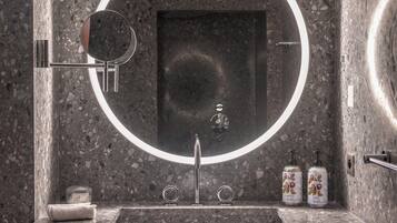 Badewanne und Dusche (separat), Haartrockner, Hausschuhe, HandtĂŒcher