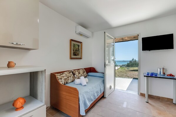 Family Apartment, Multiple Bedrooms (Stella Marina Apartment 8) | Living area | 21-inch Smart TV with cable channels - Stella Marina Residence (Vieste)