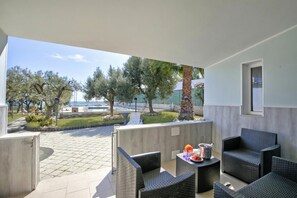 Appartement Familial, plusieurs chambres (Stella Marina Apartment 6) | Terrasse/Patio