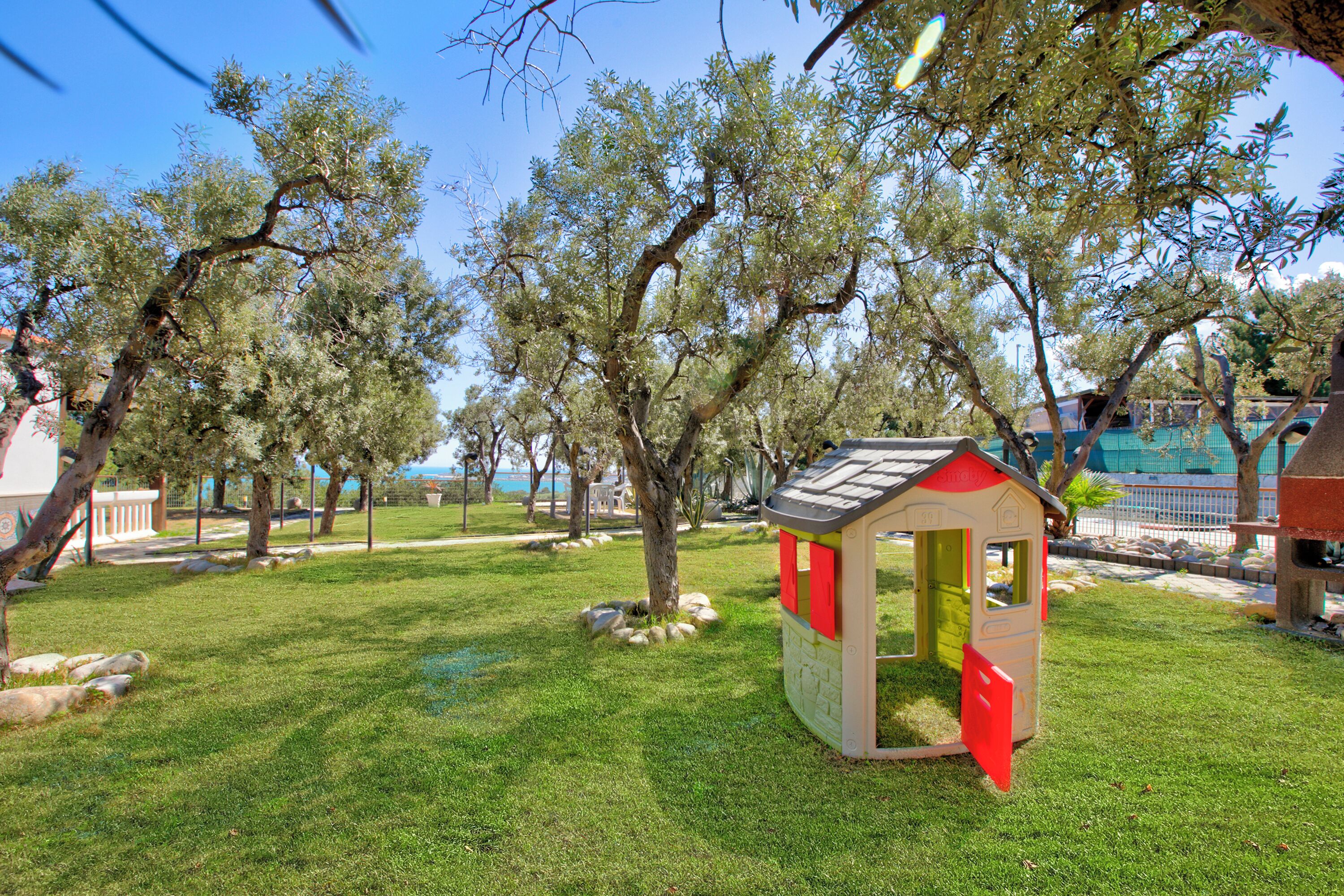 Children’s play area – outdoor