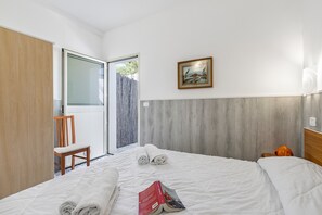 Family Apartment, Multiple Bedrooms (Stella Marina Apartment 3) | 1 bedroom, bed sheets