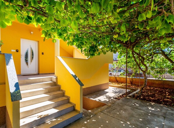 Exterior - Spacious Zadar Apartments Near Beach (Zadar)