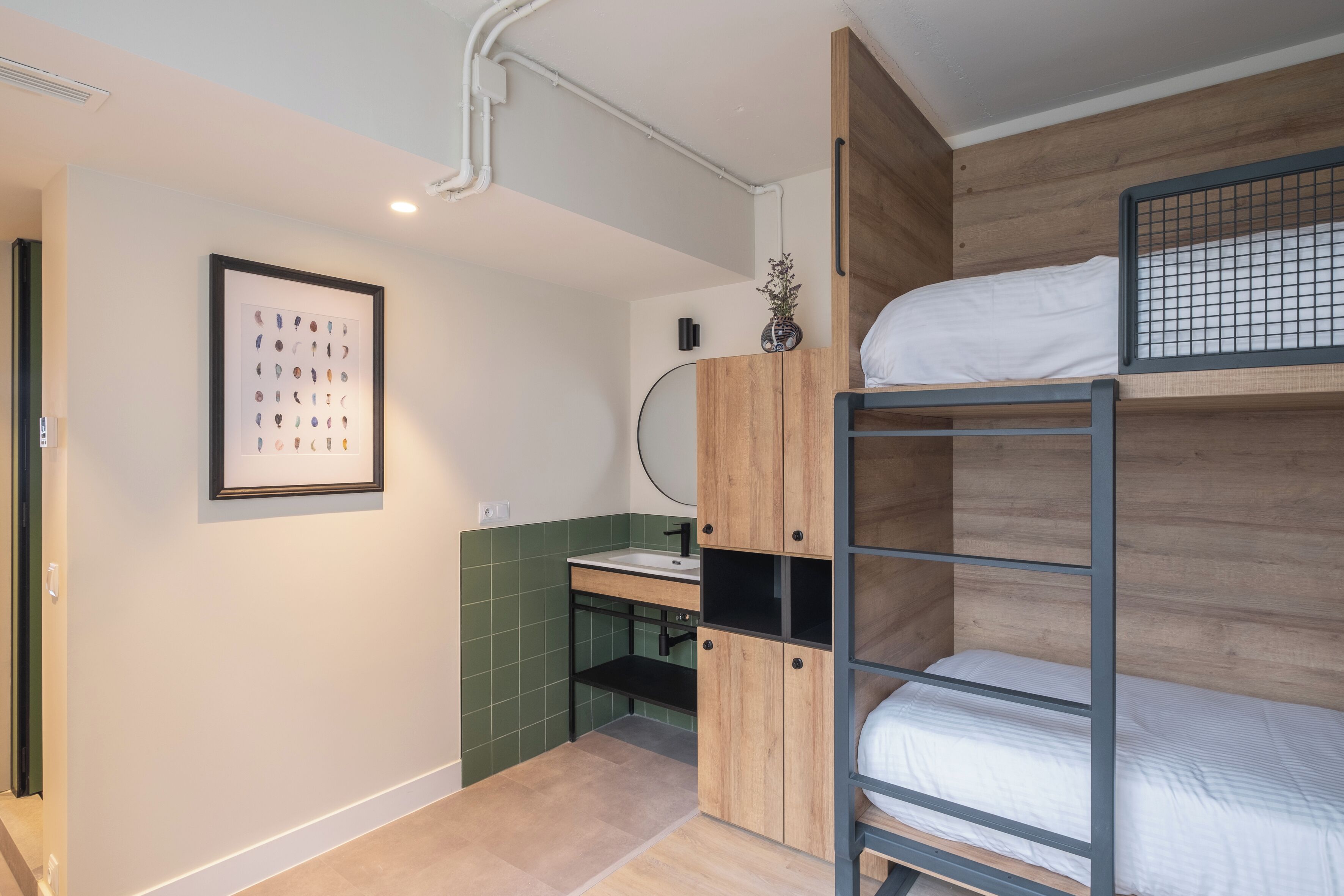 Lydisolert og wi-fi (inkludert)