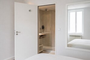 Soundproofing, free WiFi - Latroupe Grand Place (Brussels)