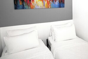 Deluxe Twin Room | Ruang kerja komputer riba, seterika/papan seterika, Wi-fi percuma 