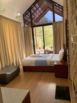 Schreibtisch, kostenloses WLAN, Bettwäsche