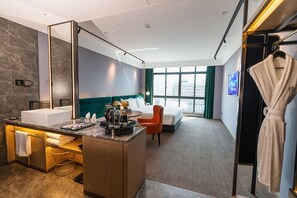 Comfort eenpersoonskamer, uitzicht op de stad | Een bureau, gratis wifi