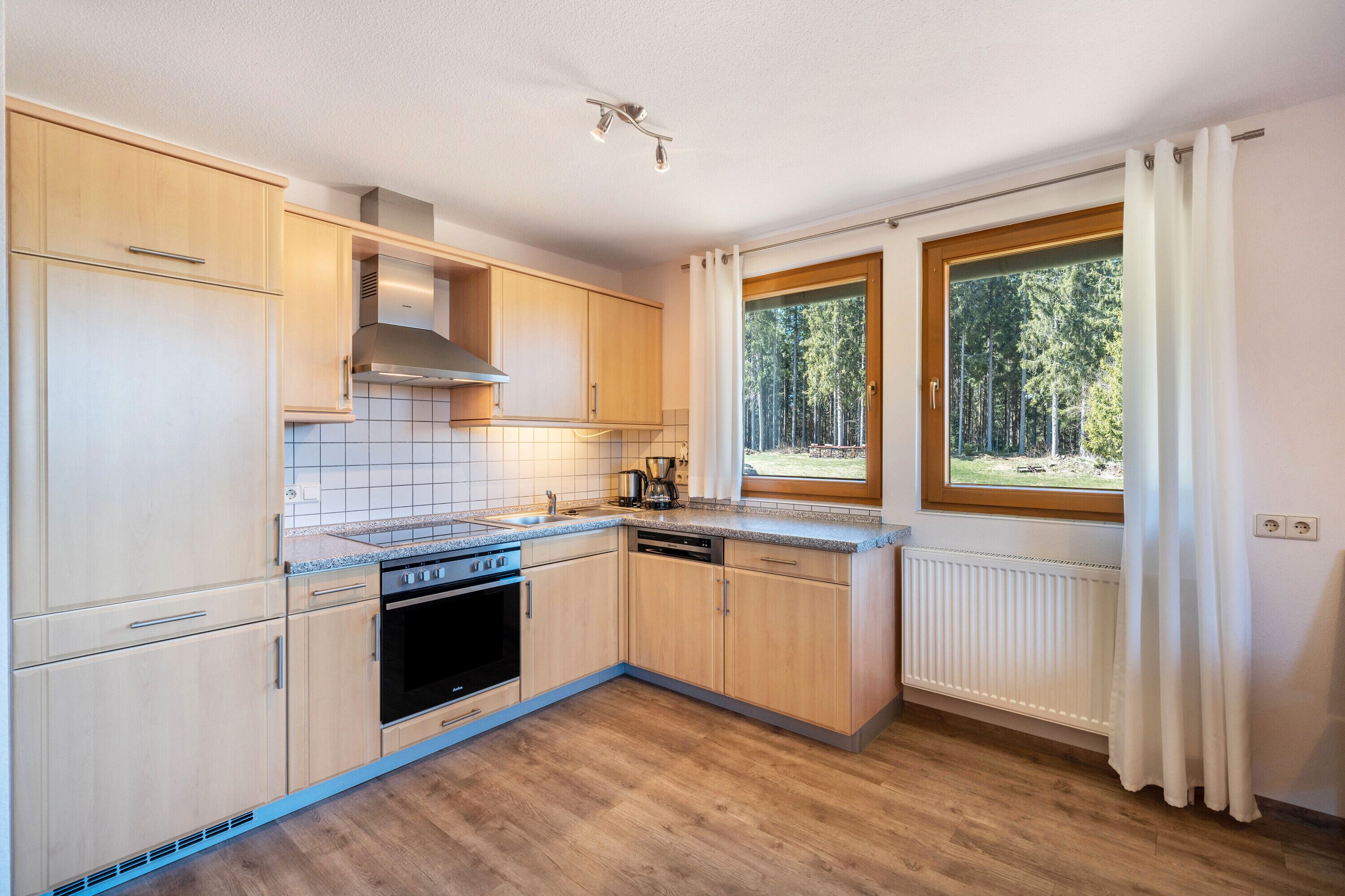 Frigorífico, horno, placa de cocina y lavavajillas