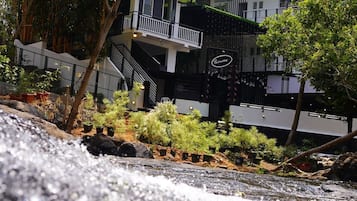 Fachada da propriedade