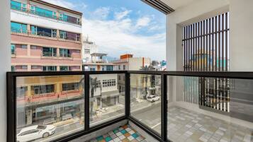 Tweepersoonskamer, balkon, uitzicht op stad | Balkon