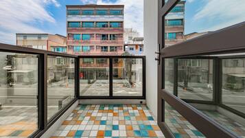 Double Room with Street View and Balcony | Balcony