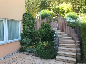 Property grounds - Apartment 'Lotte Und Helmut Klanner' with Shared Terrace, Shared Garden and Wi-Fi (Daisendorf)