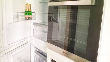 Kühlschrank, Ofen, Herdplatte, Geschirrspüler