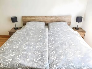 2 bedrooms, iron/ironing board, free WiFi, bed sheets