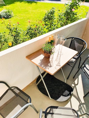 Outdoor dining - Apartment 'Enjoy The Beauty Of Überlingen' with Balcony and Wi-Fi (Überlingen)