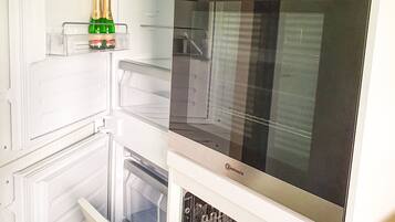 Kühlschrank, Ofen, Herdplatte, Geschirrspüler