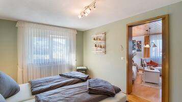 1 slaapkamer, een strijkplank/strijkijzer, gratis wifi, beddengoed