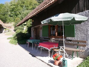 Outdoor dining - Apartment 'Börsighof' with Shared Garden and Wi-Fi (Seebach)