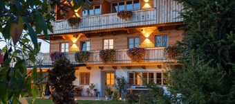 Chalet 'Hochsitz' with Mountain View, Wi-Fi and Air Conditioning