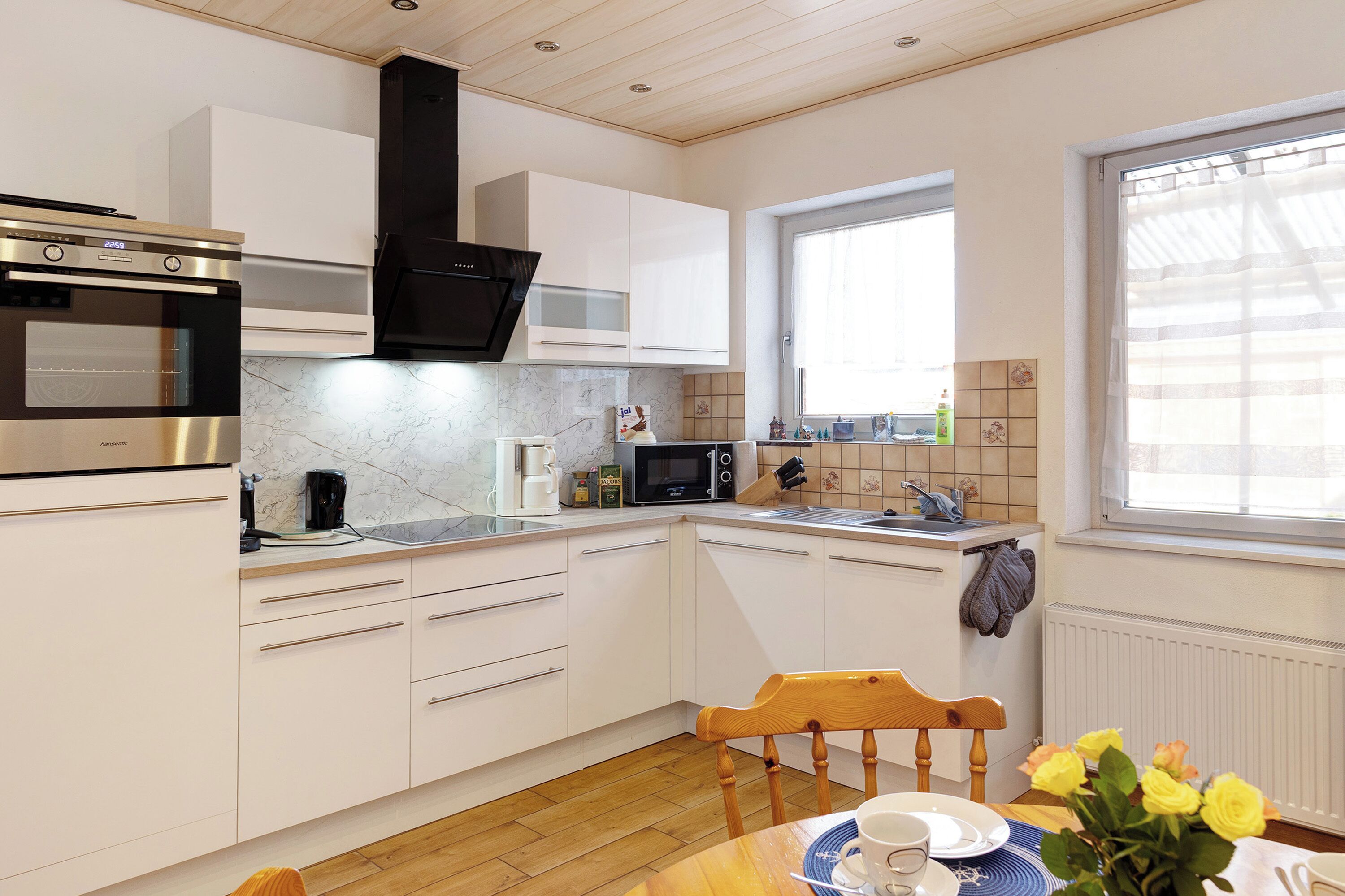 Køleskab, mikrobølgeovn, ovn, kogeplade