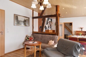 TV, fireplace - Apartment 'Ruhezone' with Wi-Fi (Gardelegen)