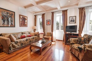 Leilighet – classic, byutsikt | Oppholdsområde | Flatskjerm-TV