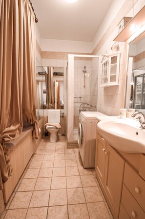 Classic-Apartment, Stadtblick | Badezimmer