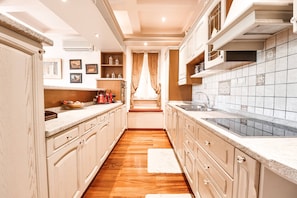 Classic Apartment, City View | Private kitchen - The Writer's House-Liston Corfu (Corfu)