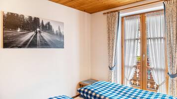 1 bedroom, free WiFi, bed sheets