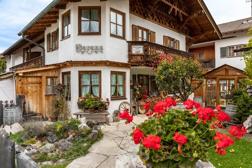 Apartment 'Karwendel' with Mountain View, Balcony and Wi-Fi
