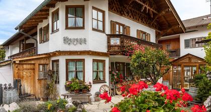 Apartment 'Karwendel' with Mountain View, Balcony and Wi-Fi