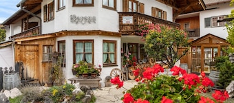 Apartment 'Karwendel' with Mountain View, Balcony and Wi-Fi