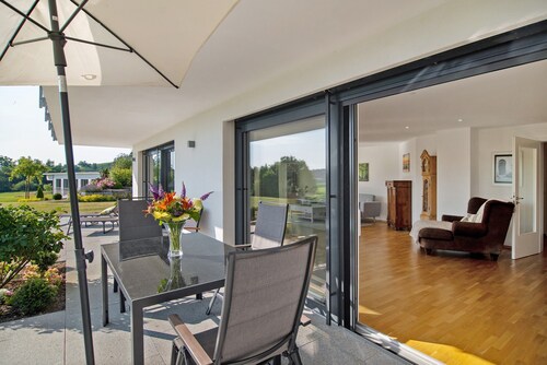 Ferienwohnung 'Landschaftstraum Am Bodensee' mit Bergblick, privater Terrasse und Wi-Fi