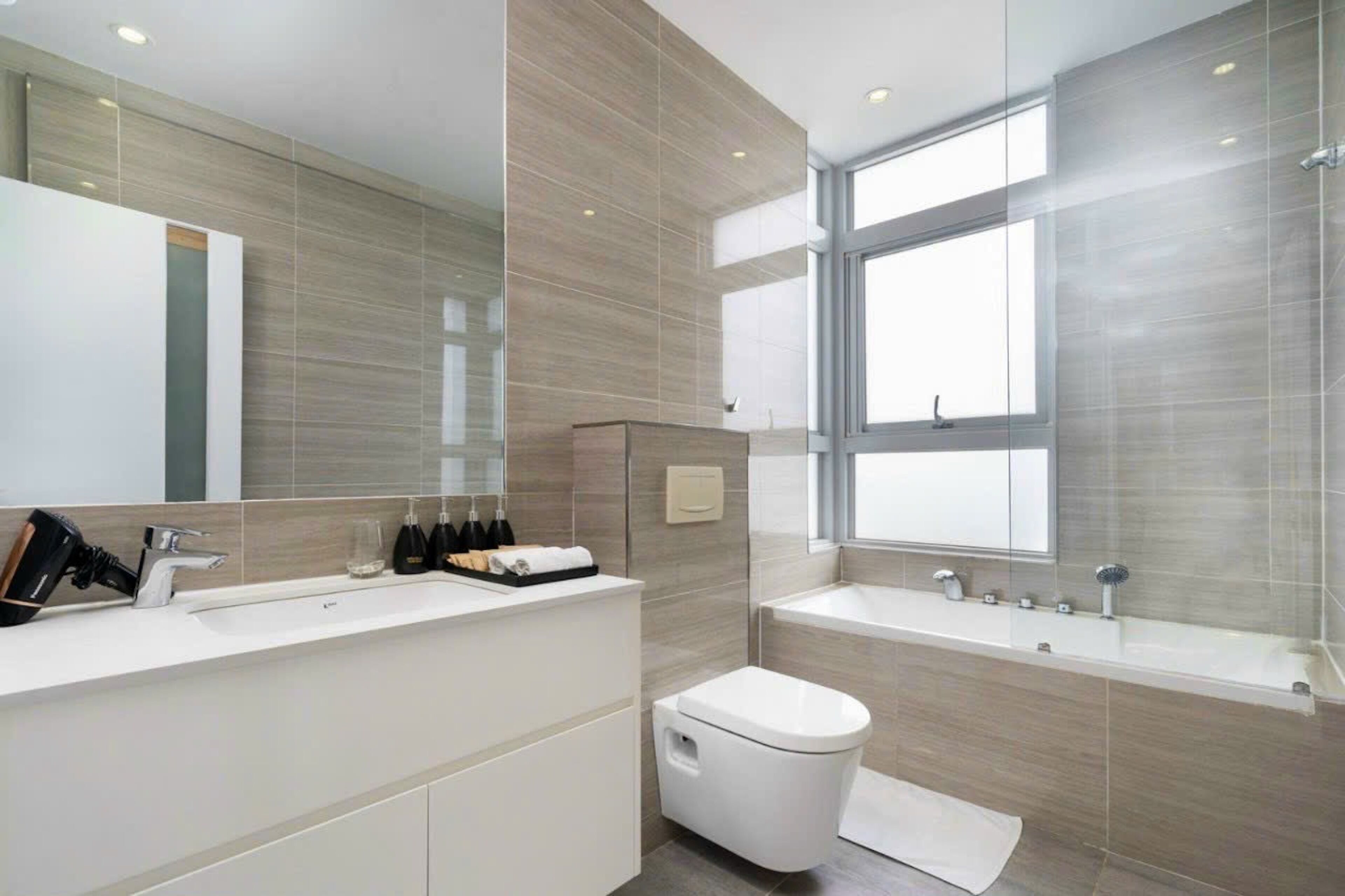 Family Apartment, Pool View | Bathroom | Deep soaking tub, rainfall showerhead, free toiletries, hair dryer