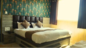 Deluxe Double Room - GANGA RIVERFRONT ROOMS AND BANQUET (Prayagraj)