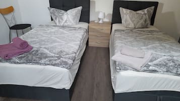 1 bedroom, desk, WiFi, bed sheets