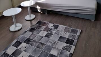 1 Schlafzimmer, Schreibtisch, WLAN, Bettwäsche