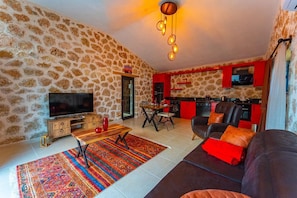 Royal Villa, 1 Bedroom, Private Pool | Premium bedding, individually decorated, individually furnished, desk - Medis Vilları (Kaş)