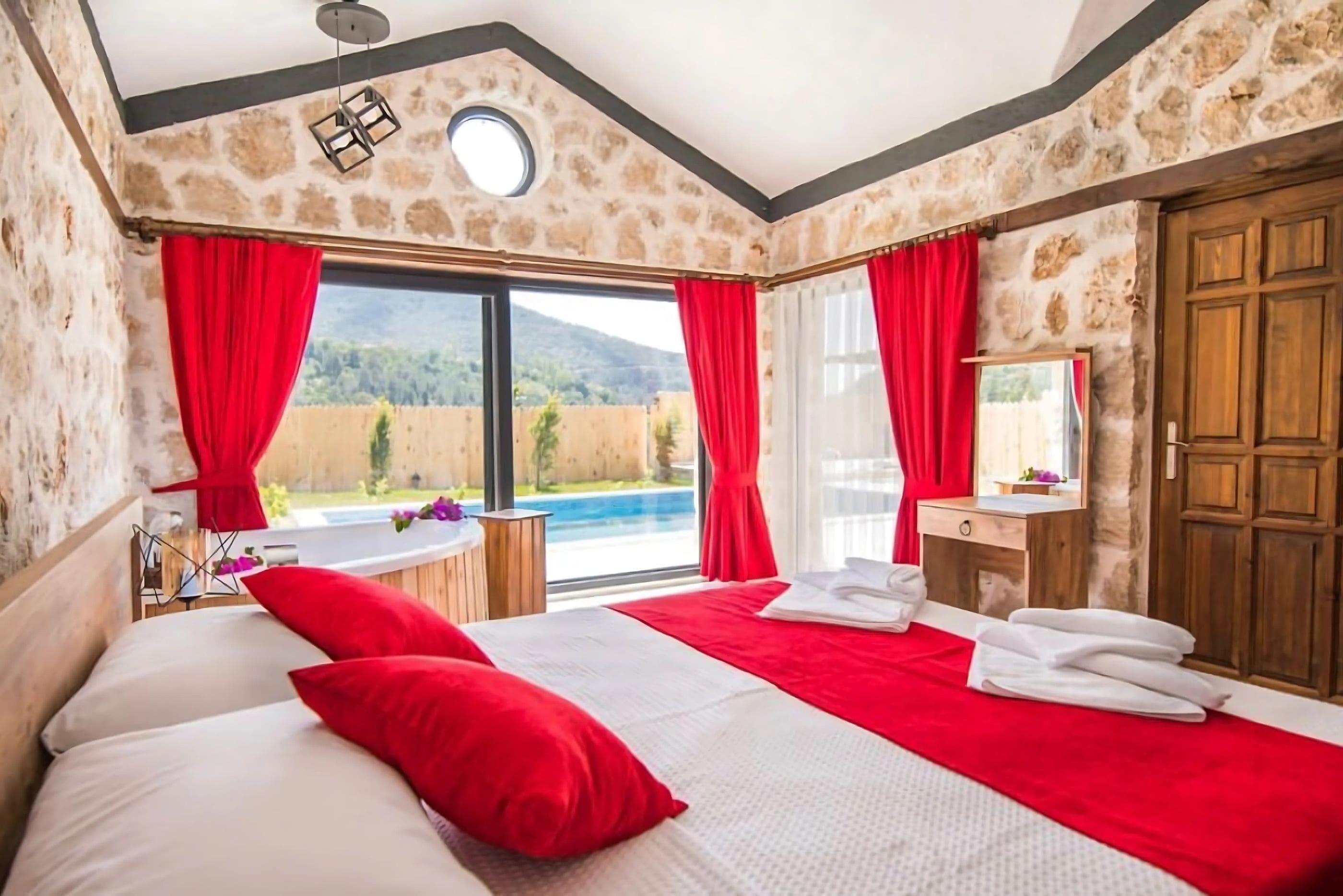 Villa clásica, 1 habitación, piscina privada | Ropa de cama de alta calidad y decoración individual