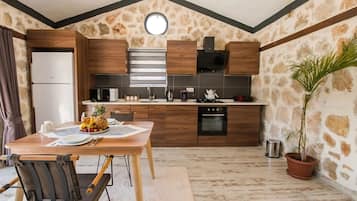 Classic-Villa, 1 Schlafzimmer, eigener Pool | Eigene Kochnische | Kühlschrank, Mikrowelle, Herdplatte, Geschirrspüler